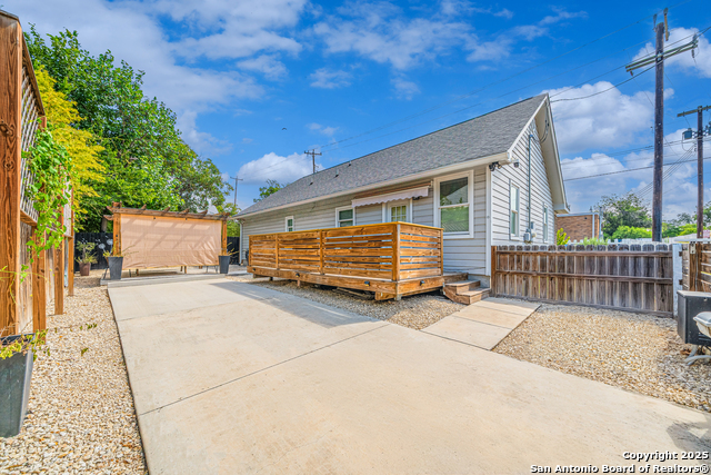 Image 25 of 27 For 419 Hackberry N