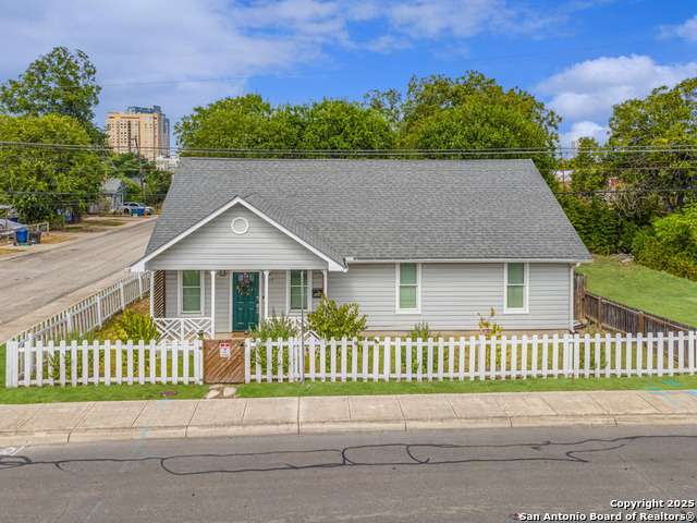 Image 27 of 27 For 419 Hackberry N