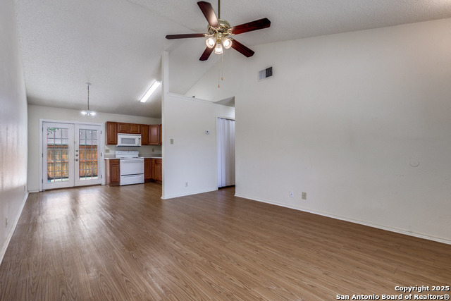 Image 6 of 25 For 9140 Timber Path 3201