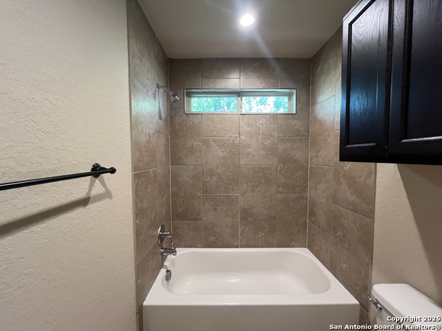 Image 17 of 26 For 6854 Lakeview Dr.  101