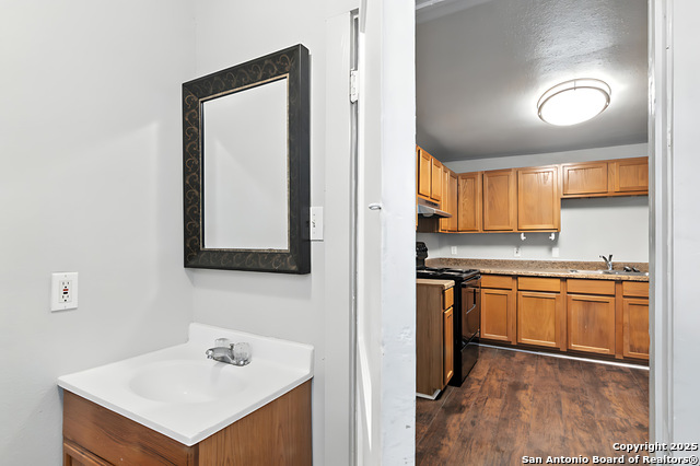 Listing photo id 8 for 402 Michna
