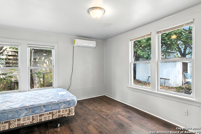 Listing photo id 9 for 402 Michna