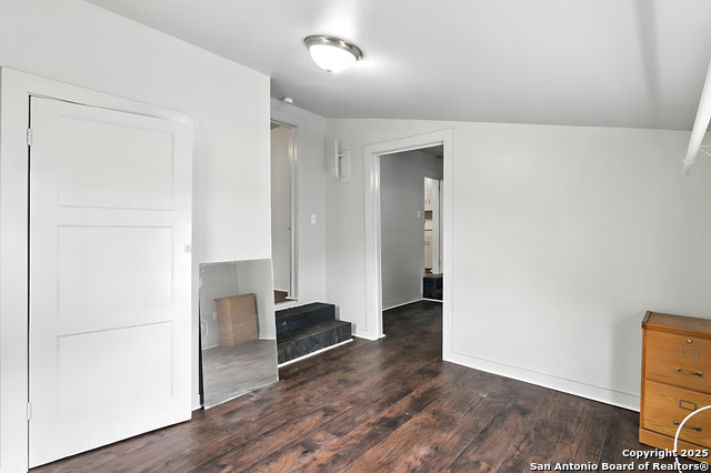 Listing photo id 14 for 402 Michna