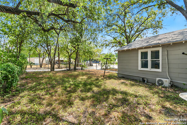 Listing photo id 22 for 402 Michna