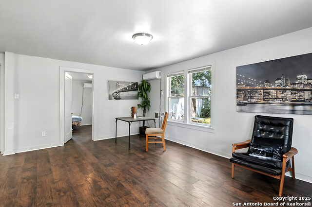 Listing photo id 1 for 402 Michna