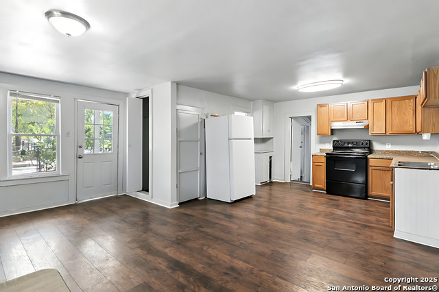 Listing photo id 3 for 402 Michna