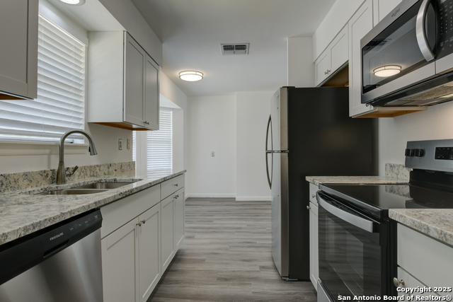 Image 10 of 23 For 409 Beverly  