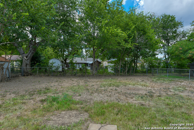 Image 22 of 23 For 409 Beverly  