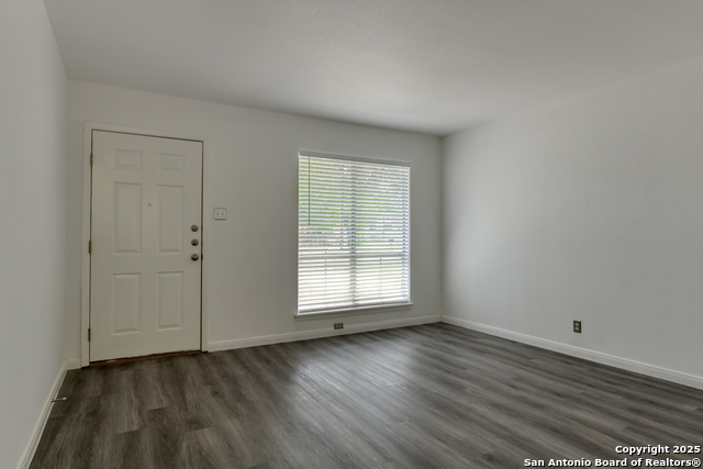 Image 4 of 23 For 409 Beverly  