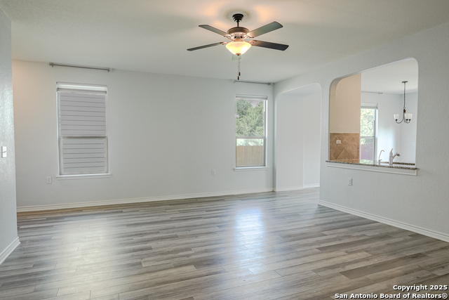 Listing photo id 3 for 6431 Nolina