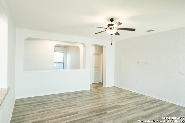 Listing photo id 7 for 6431 Nolina