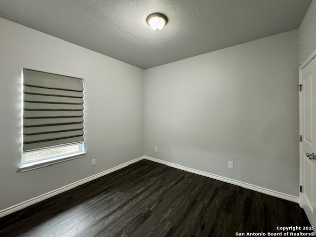 Listing photo id 14 for 1285 Live Oak