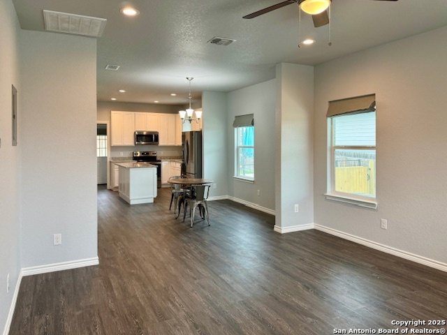 Listing photo id 7 for 1285 Live Oak