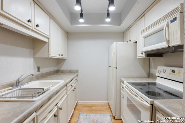 Image 9 of 34 For 2300 Nacogdoches  C210