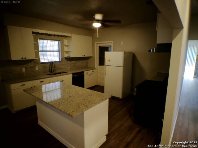 Listing photo id 4 for 1414 Merida