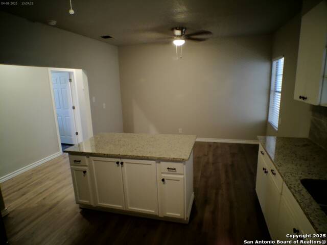 Listing photo id 5 for 1414 Merida