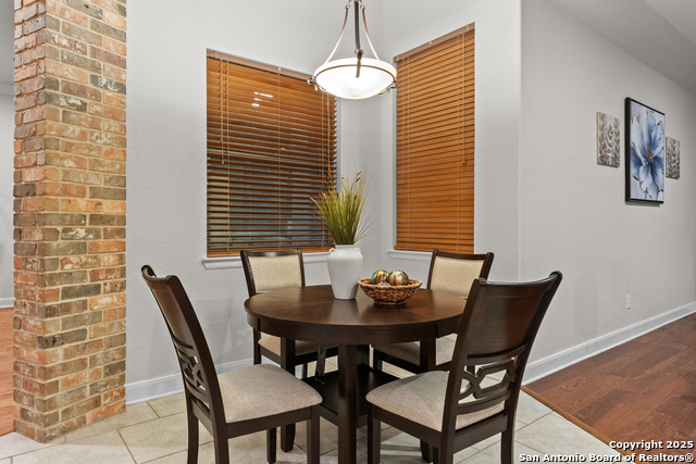 Listing photo id 9 for 9715 Wind Gate Pkwy
