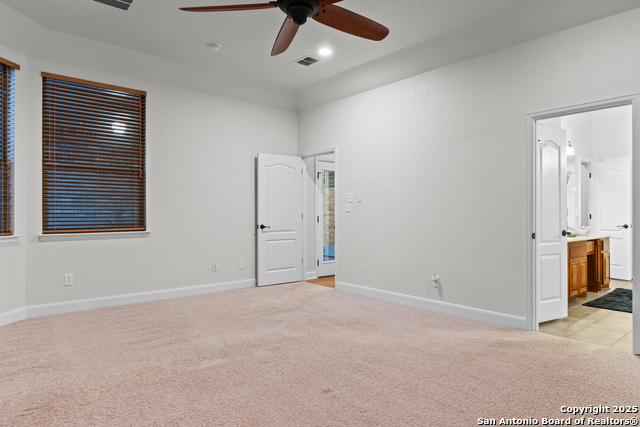 Listing photo id 13 for 9715 Wind Gate Pkwy