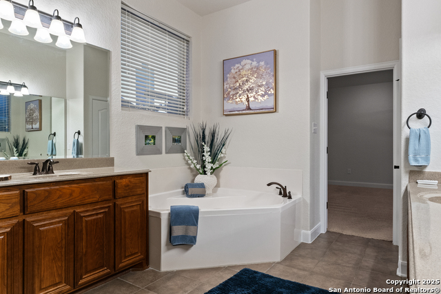 Listing photo id 16 for 9715 Wind Gate Pkwy