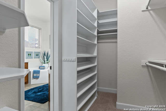 Listing photo id 17 for 9715 Wind Gate Pkwy