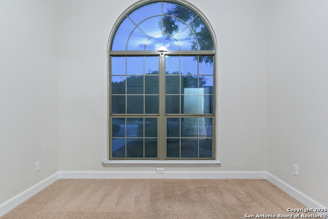 Listing photo id 18 for 9715 Wind Gate Pkwy
