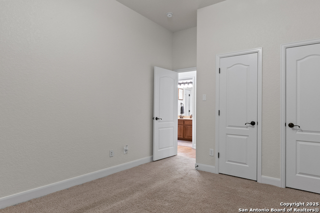 Listing photo id 19 for 9715 Wind Gate Pkwy