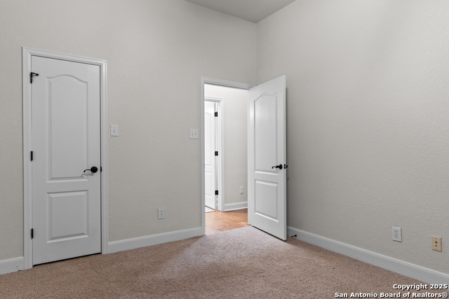 Listing photo id 22 for 9715 Wind Gate Pkwy
