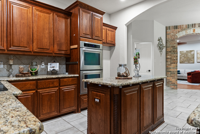 Listing photo id 7 for 9715 Wind Gate Pkwy
