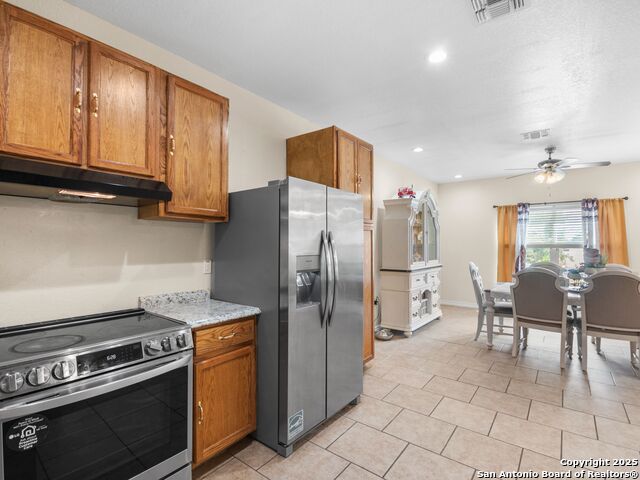 Image 9 of 17 For 9639 Maria Isabell Drive