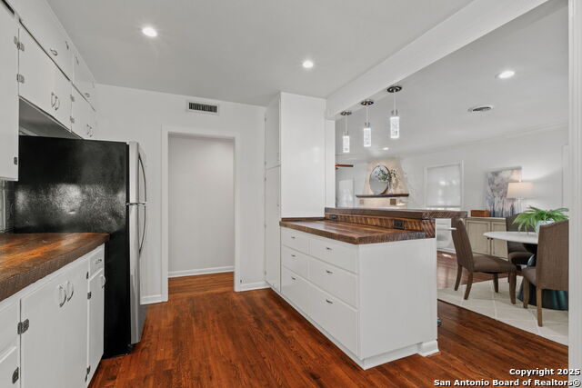 Listing photo id 8 for 1403 San Jacinto