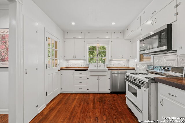 Listing photo id 9 for 1403 San Jacinto