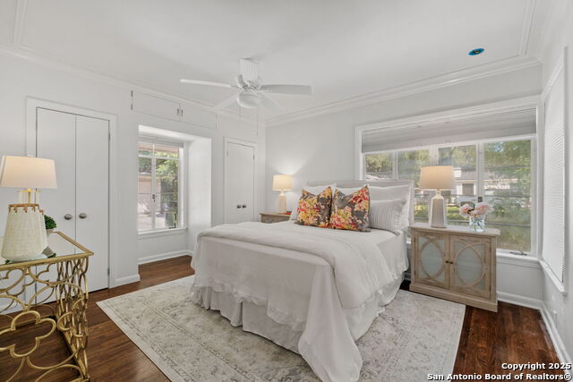 Listing photo id 11 for 1403 San Jacinto