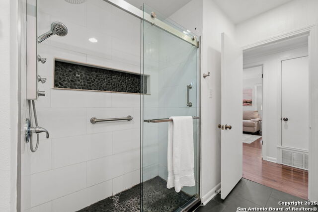 Listing photo id 15 for 1403 San Jacinto