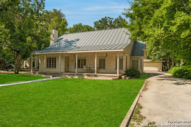 Listing photo id 16 for 1403 San Jacinto