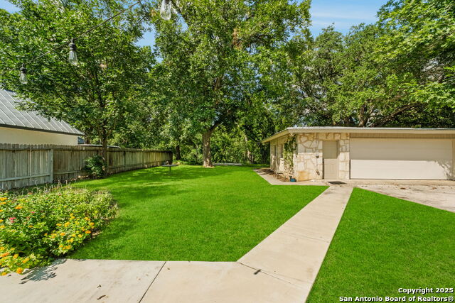 Listing photo id 18 for 1403 San Jacinto