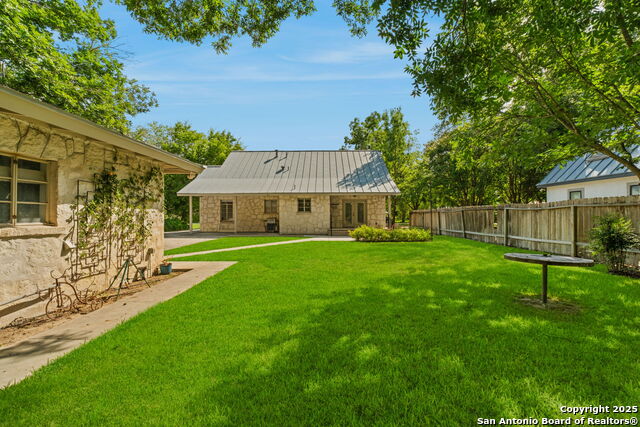 Listing photo id 21 for 1403 San Jacinto