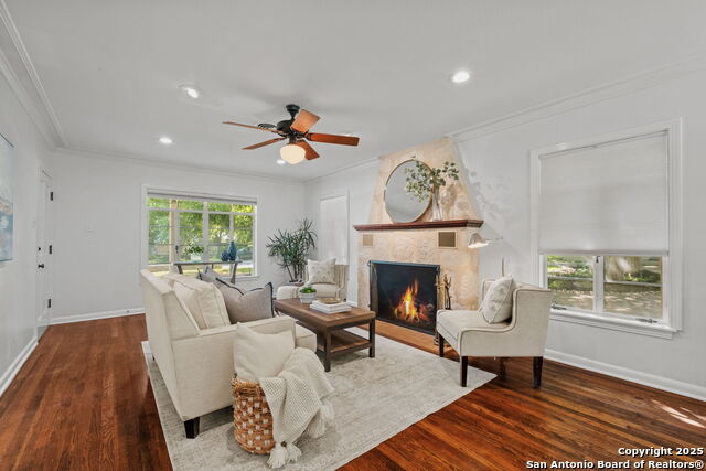 Listing photo id 1 for 1403 San Jacinto