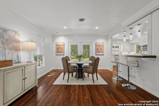 Listing photo id 5 for 1403 San Jacinto
