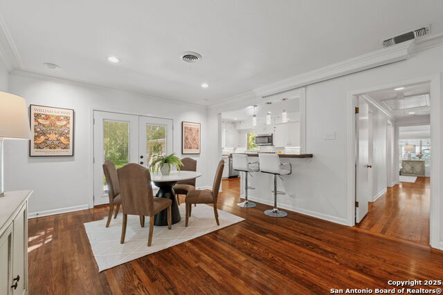 Listing photo id 6 for 1403 San Jacinto