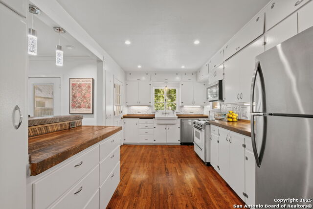 Listing photo id 7 for 1403 San Jacinto