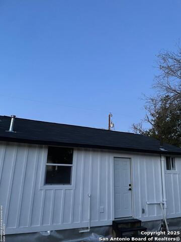 Listing photo id 0 for 3152 Mcarthur