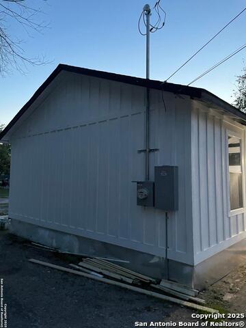 Listing photo id 1 for 3152 Mcarthur