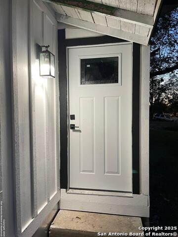 Listing photo id 3 for 3152 Mcarthur