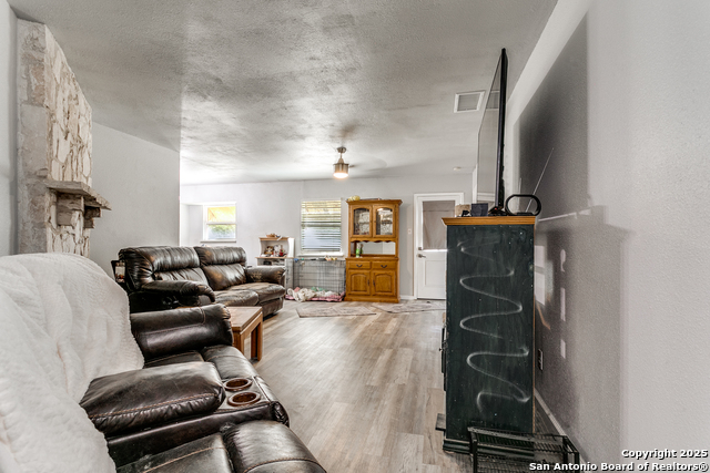 Listing photo id 6 for 5527 Colewood