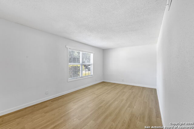 Image 4 of 31 For 6834 Neston Dr