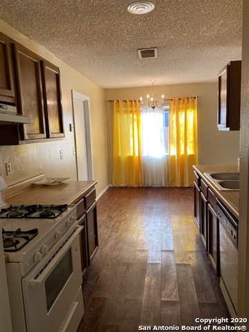 Image 3 of 11 For 9475 Bowen Dr