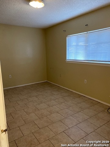 Image 8 of 11 For 9475 Bowen Dr