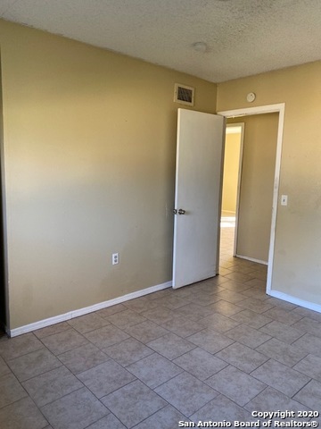 Image 9 of 11 For 9475 Bowen Dr