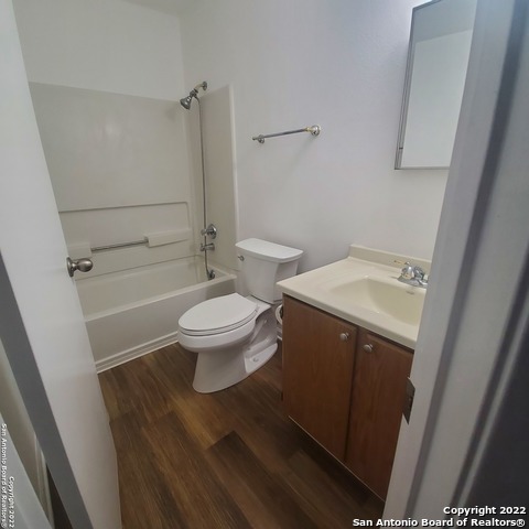 Image 20 of 51 For 15542 Knollmeadow