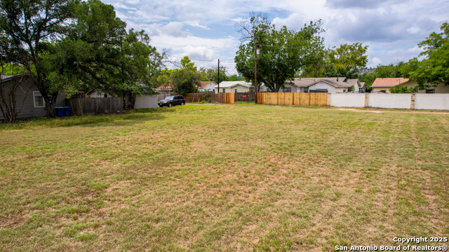 Listing photo id 1 for 519 Lucille  